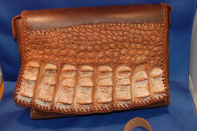 HB0308 - Alligator leather with Skute brown purse with cellphone pocket